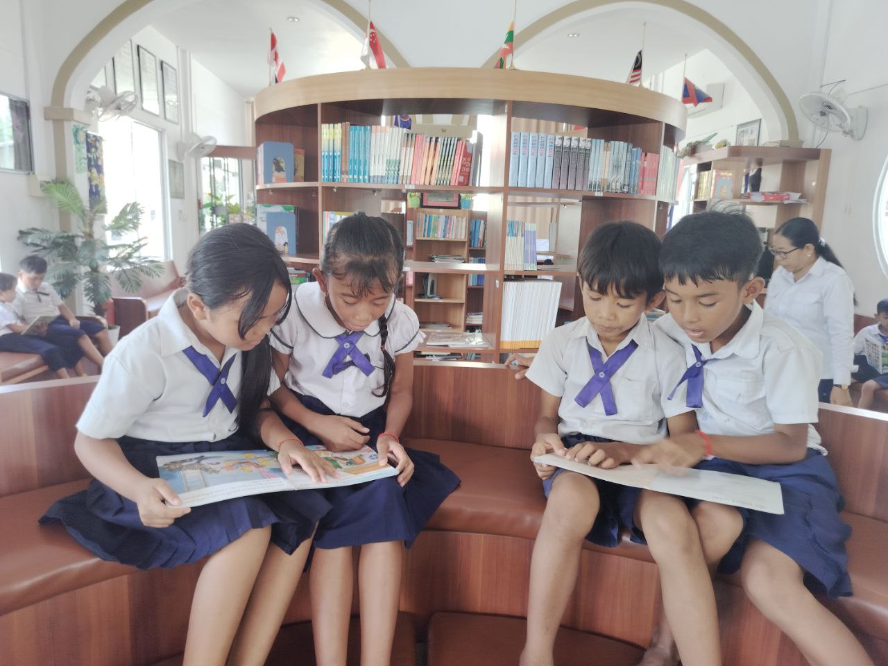 សកម្មភាពសិស្សចូលបណ្ណាល័យ